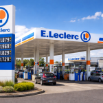 Station-service E.Leclerc avec pompes à carburant et panneau de prix, opération carburant à prix coûtant